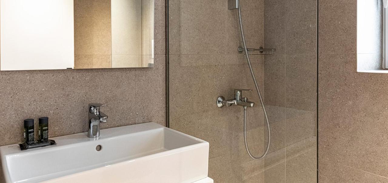 Phaedrus Living Executive Kriel Suites 001 雅典 外观 照片
